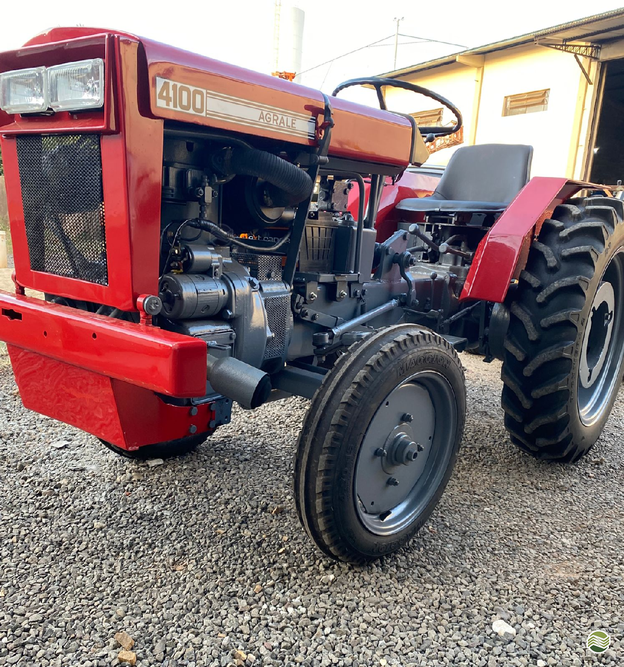 TRATOR AGRALE AGRALE 4100 Tração 4x2 Camtrac Máquinas Agrícolas MARIALVA PARANÁ PR
